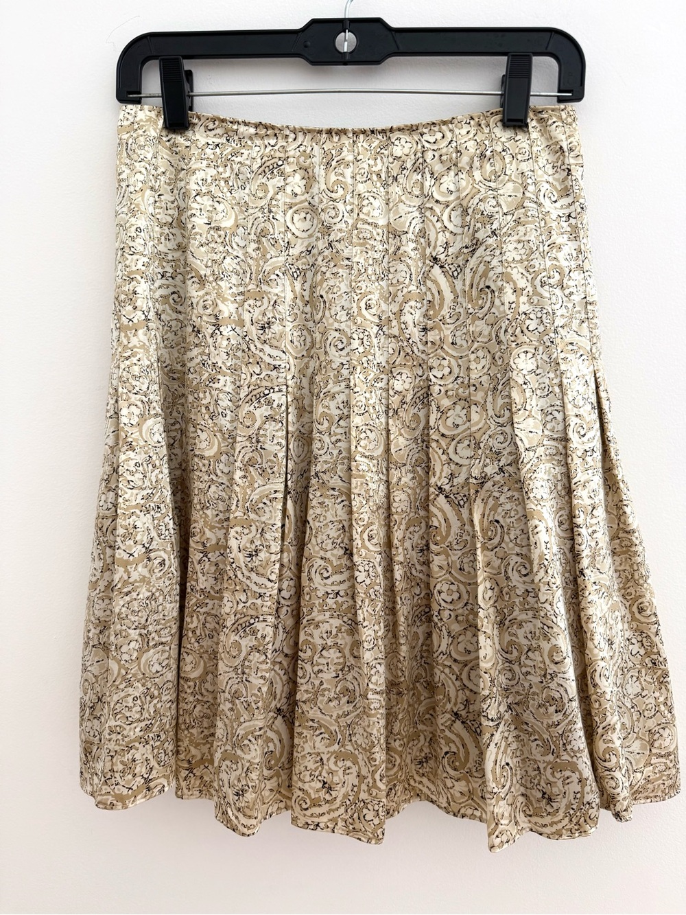 TAHARI 100% SILK  skirt Above the knee Paisley line tan beige size 4